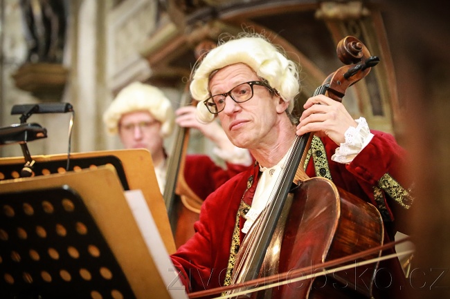 Kostelem se linula barokní hudba