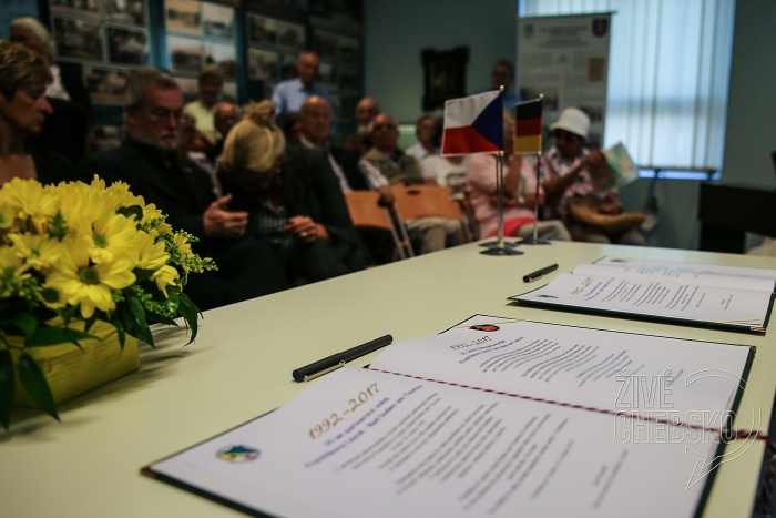 Podepsání listiny o další spolupráci stvrdili zástupci Františkových Lázní a Bad Sodenu