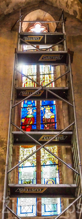 Nové vitrážové okno připomíná svatbu Václava II. s Gutou Habsburskou
