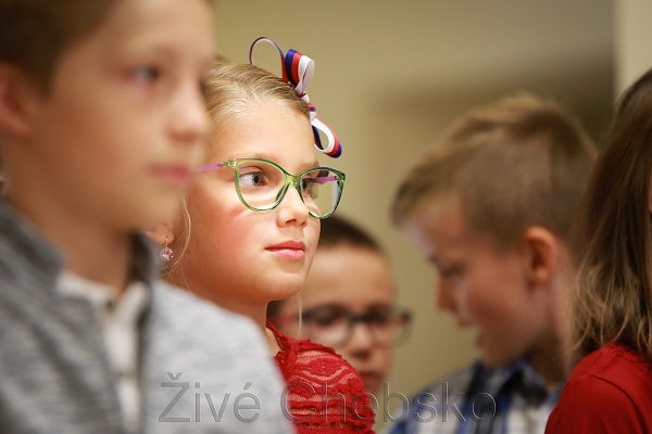 Před františkolázeňskou školou děti zasadily českou lípu