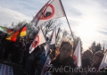 Příznivci i odpůrci imigrace demonstrovali v Schirndingu